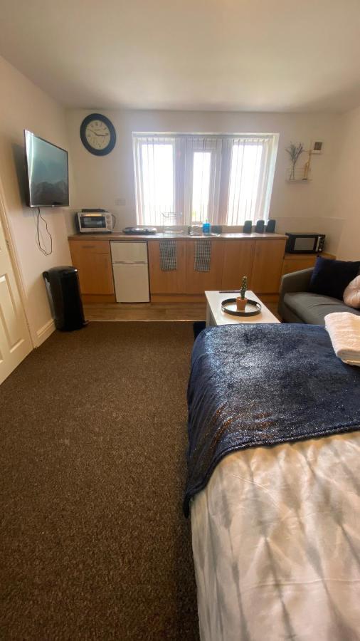 Apartamento Bv Cosy Studio Eleven At Deighton Huddersfield Exterior foto