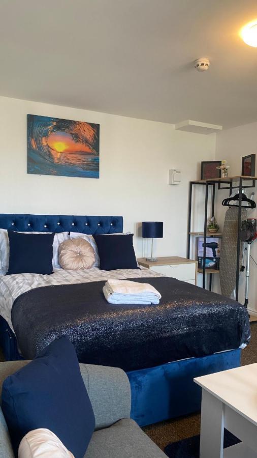 Apartamento Bv Cosy Studio Eleven At Deighton Huddersfield Exterior foto